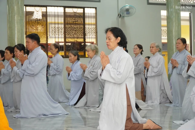 Phật tử thành kính tưởng niệm, tri ân công đức Trưởng lão Hòa Thượng Thích Định Quang