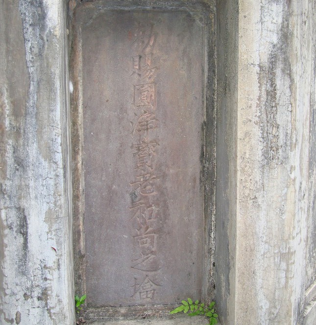 Tấm bia tháp của Thiền sư Bửu Hạnh