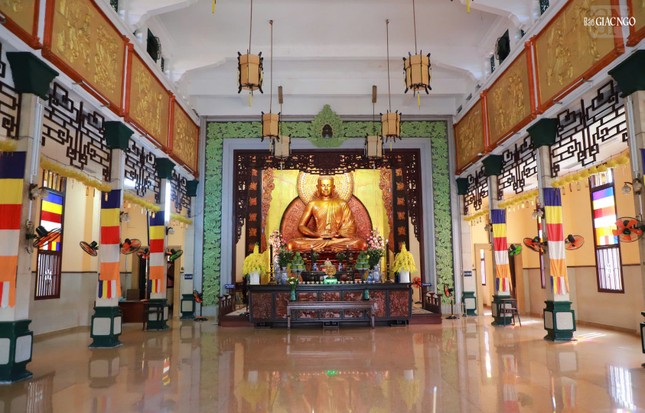 Tượng Phật chùa Phật Học Xá Lợi là một tác phẩm mỹ thuật, đường nét hài hòa cân đối, mang tính cách một vị Phật Việt Nam, không chịu ảnh hưởng các nền văn hóa khác, là khuôn mẫu tiêu biểu cho nhiều tượng Phật được thực hiện sau này