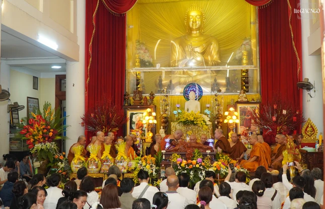 ... và thọ y Kaṭhina theo Luật tạng