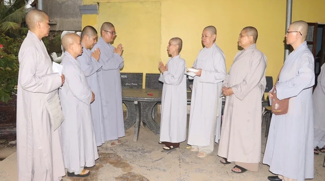 Chư Ni Phân ban Ni giới Phật giáo tỉnh Đắk Lắk thăm hỏi, động viên các tự viện sớm khắc phục thiệt hại do bão gây ra