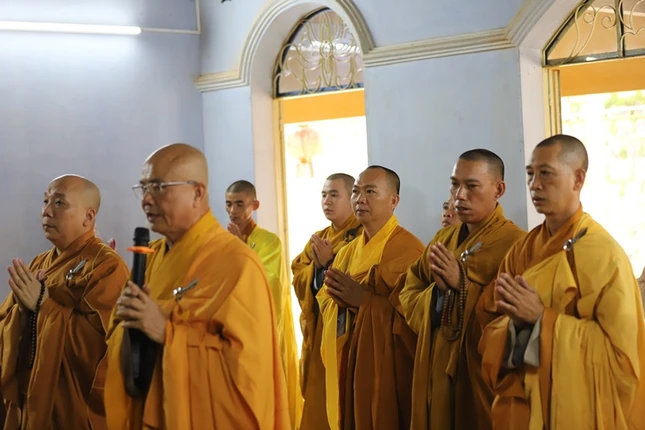 Nhất tâm cầu nguyện Giác linh Trưởng lão Hòa thượng cao đăng Phật quốc