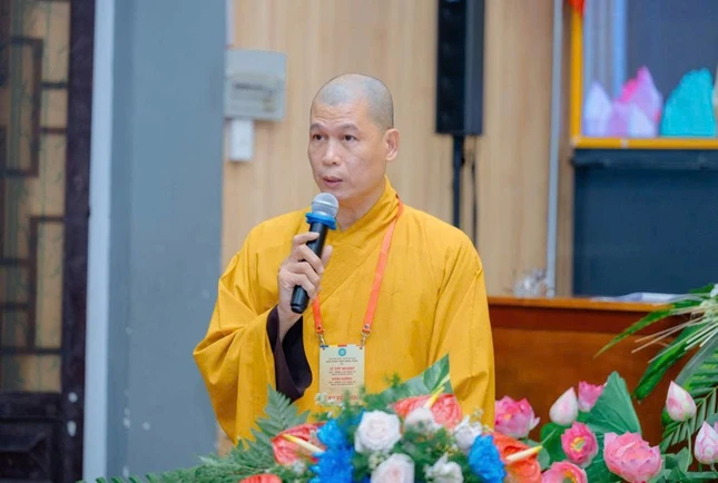 Thượng tọa Thích Thiện Thật báo cáo