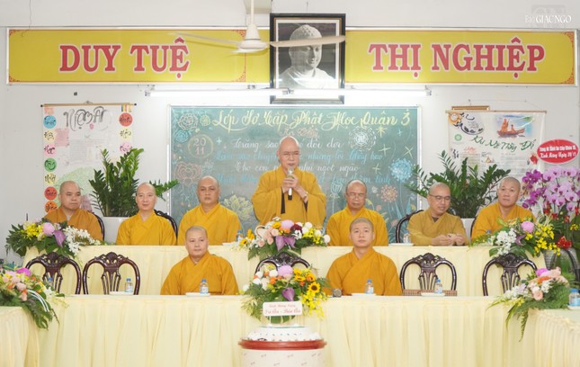 Hòa thượng Thích Tắc Huê ban đạo từ chứng minh