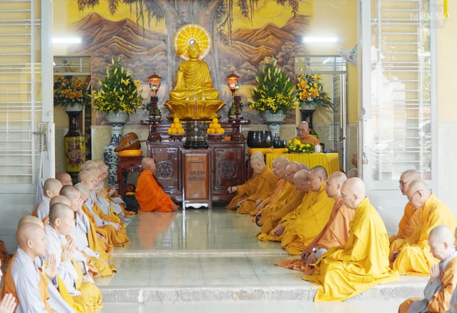 Kỳ Bố-tát chung tiếp theo là ngày 2-11-Ất Tỵ, tại chùa Phổ Minh