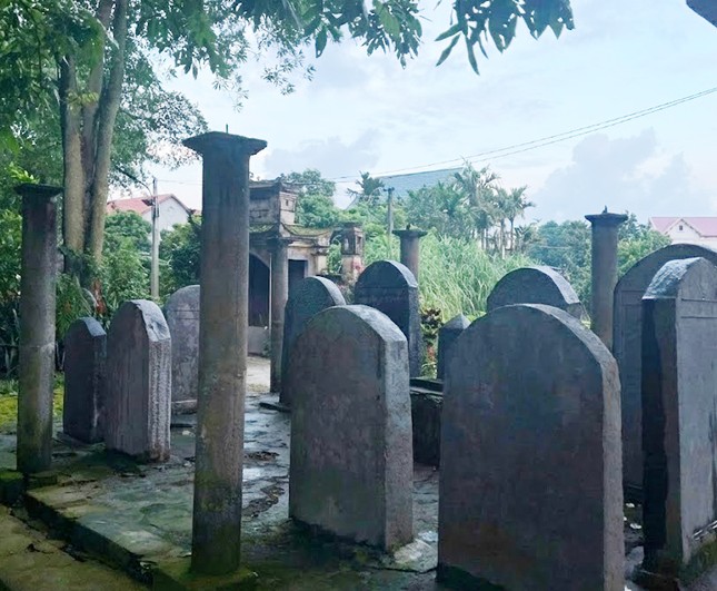 Vườn bia chùa Phúc Quang