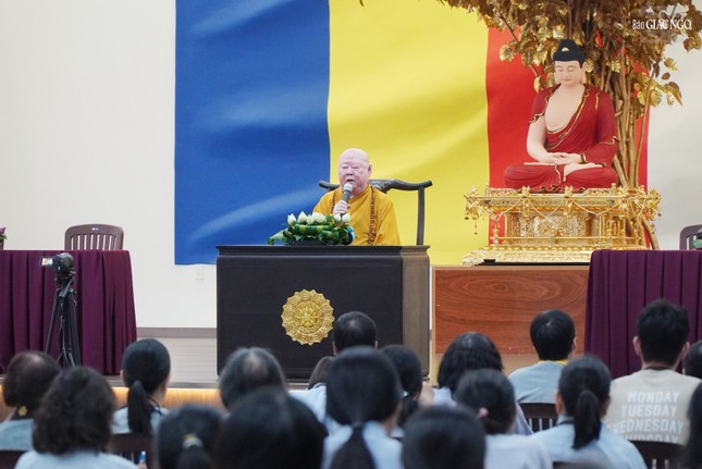 Hòa thượng Thích Duy Trấn, Phó Trưởng ban Hoằng pháp GHPGVN TP.HCM chia sẻ thời pháp thoại đầu tiên