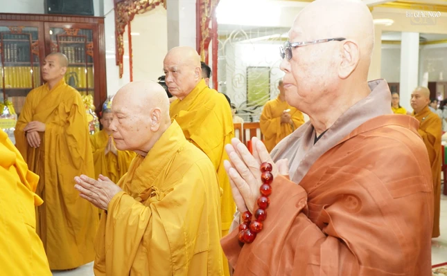 Chư tôn giáo phẩm thành kính tưởng niệm 7 năm ngày viên tịch của Trưởng lão Hòa thượng Thích Hiển Pháp Chư tôn giáo phẩm thành kính tưởng niệm 7 năm ngày viên tịch của Trưởng lão Hòa thượng Thích Hiển Pháp