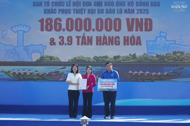 Kết thúc Lễ hội đua ghe Ngo tranh Cúp Xuân Hòa mở rộng 2025, Ban tổ chức nhận được trên 1 tỷ đồng ủng hộ đến bà con miền Trung bị bão lũ