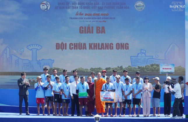 Giải ba thuộc về đội chùa Khlang Ong