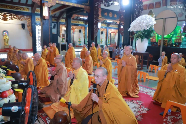 Trang nghiêm khóa lễ