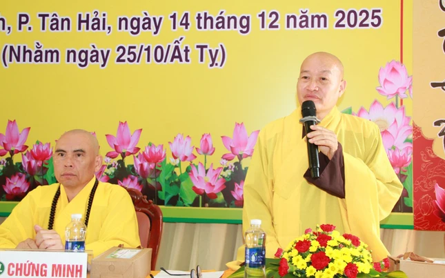 Thượng tọa Thích Chiếu Hiền ban huấn từ