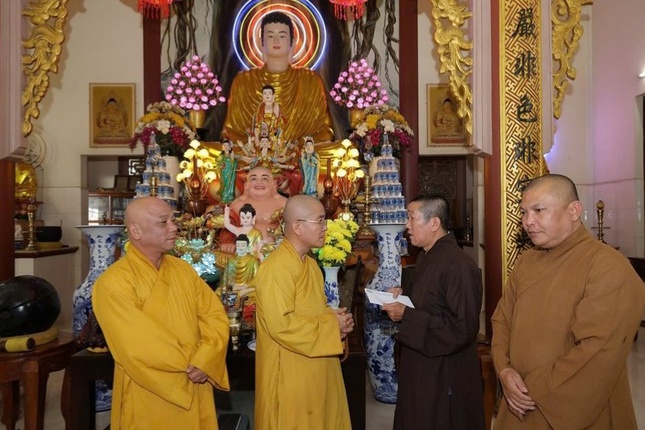 Thăm hỏi đến các chùa bị ảnh hưởng bão lũ