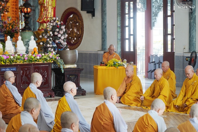 Lắng nghe giới Bồ-tát