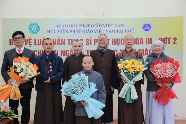 Trước đó ngày 28, 29-6-2025, Học viện cũng đã tổ chức cho 6 học viên bảo vệ thành công đề tài luận văn