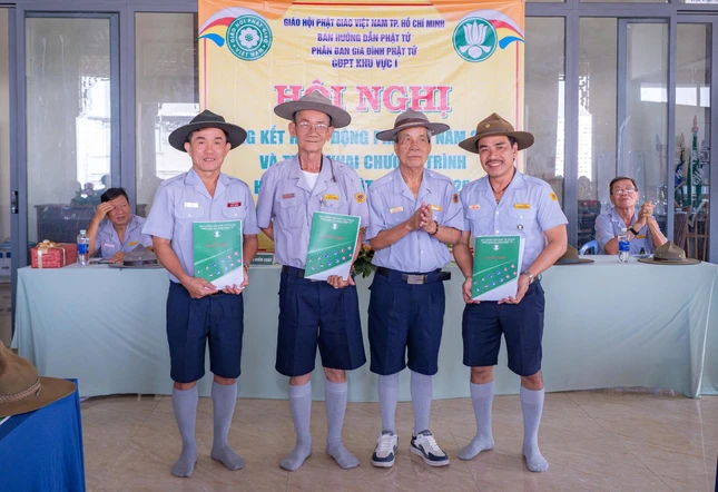 Các khu vực Sài Gòn, Gò Vấp và Hóc Môn nhận chứng chỉ trại huấn luyện A-nô-ma Ni liên và Tuyết Sơn Các khu vực Sài Gòn, Gò Vấp và Hóc Môn nhận chứng chỉ trại huấn luyện A-nô-ma Ni liên và Tuyết Sơn