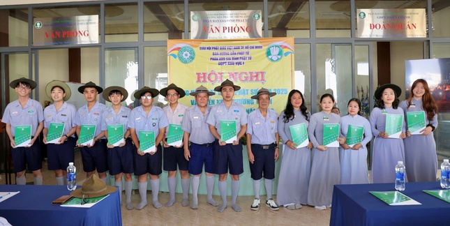 Trao quyết định đến học viên trại Lộc Uyển