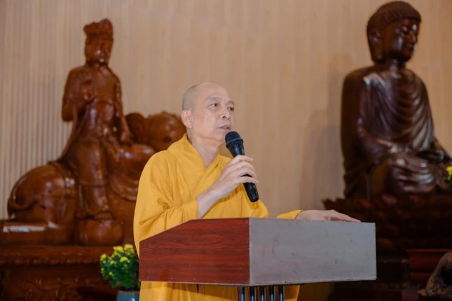 Thượng tọa Thích Huệ Khai phát biểu định hướng