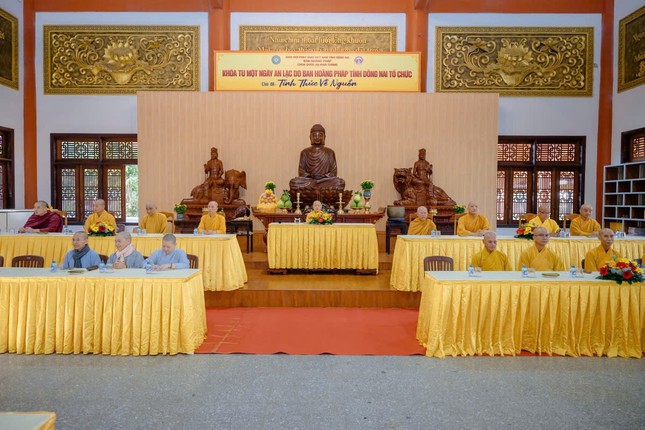 Chư tôn đức chứng minh