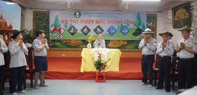 Ni trưởng Thích nữ Tịnh Nguyện ban đạo từ chứng minh tại Lễ khai mạc kỳ thi vượt bậc đoàn sinh do Ban Điều hành Gia đình Phật tử khu vực Sài Gòn tổ chức tại chùa Phước Hải