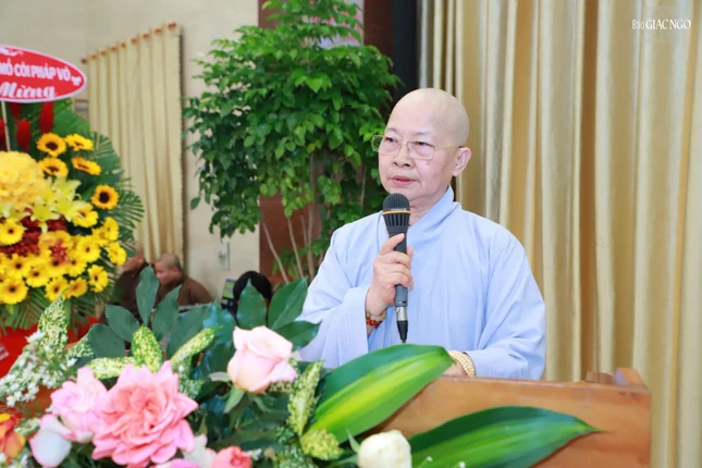 Ni trưởng Thích nữ Như Thảo, Phó Trưởng ban Thường trực Phân ban Ni giới TP.HCM cảm tạ