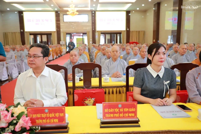 Đại diện chính quyền tham dự lễ