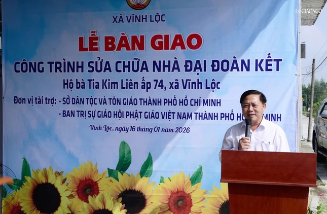 Ông Nguyễn Khánh Toàn phát biểu tại lễ bàn giao nhà Ông Nguyễn Khánh Toàn phát biểu tại lễ bàn giao nhà