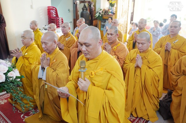 Môn đồ pháp quyến tác bạch cúng dường trai Tăng