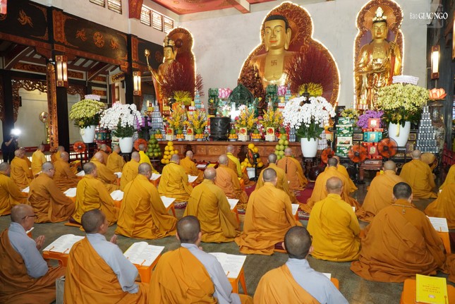 Trang nghiêm khóa lễ tụng kinh Di Đà