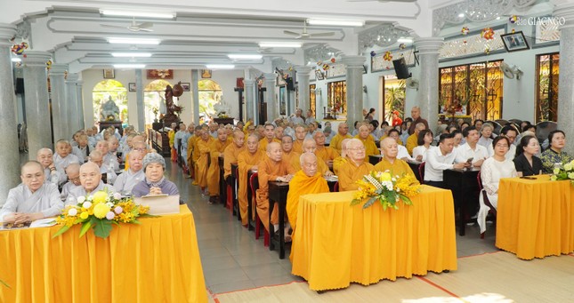 Chư Tăng Ni, đại diện chính quyền và Phật tử tham dự