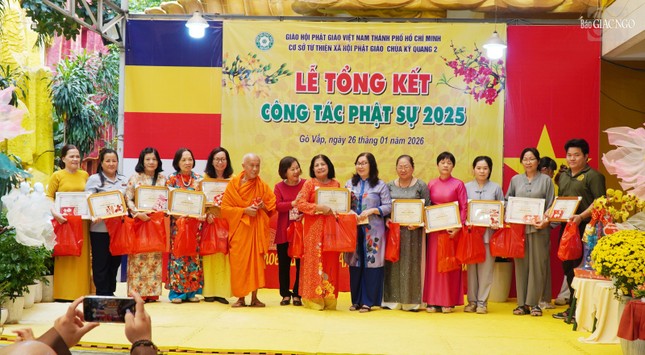 Hội Bảo trợ trẻ em TP.HCM tặng Giấy khen và biểu dương đến hội viên Chi hội chùa Kỳ Quang II