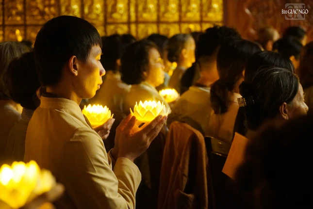 Nguyện suốt đời đi theo con đường sáng Đức Phật đã chỉ ra