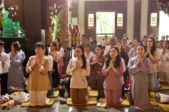 Hơn 200 người về chùa Vĩnh Nghiêm quy y Tam bảo Hơn 200 người về chùa Vĩnh Nghiêm quy y Tam bảo