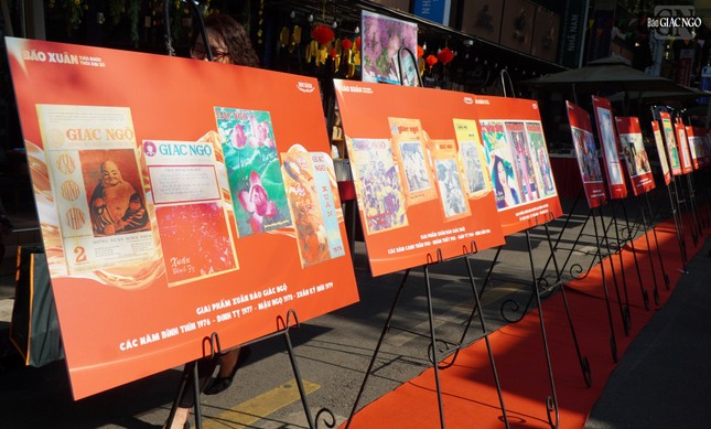 Bìa báo xuân Giác Ngộ Bìa báo xuân Giác Ngộ