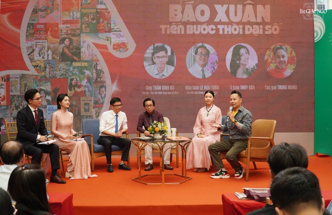 Tác giả Trung Nghĩa chia sẻ tại bàn tròn giao lưu “Báo xuân tiến bước thời đại số” Tác giả Trung Nghĩa chia sẻ tại bàn tròn giao lưu “Báo xuân tiến bước thời đại số”