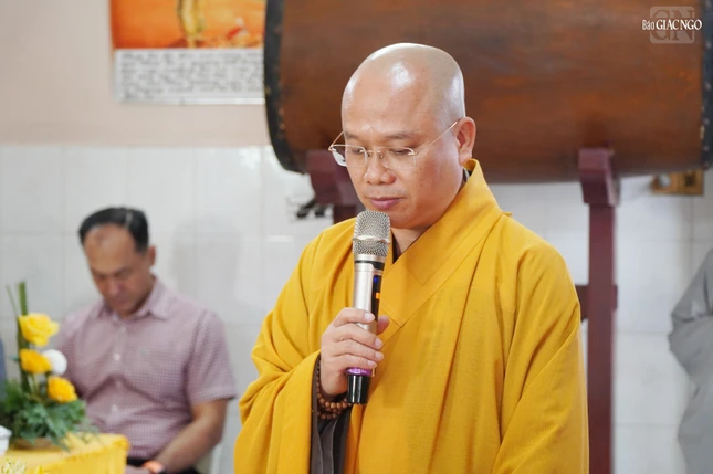 Đại đức Thích Trí Đức, Phó Thư ký Ban Trị sự GHPGVN TP.HCM đọc quyết định bổ nhiệm trụ trì chùa Thích Ca