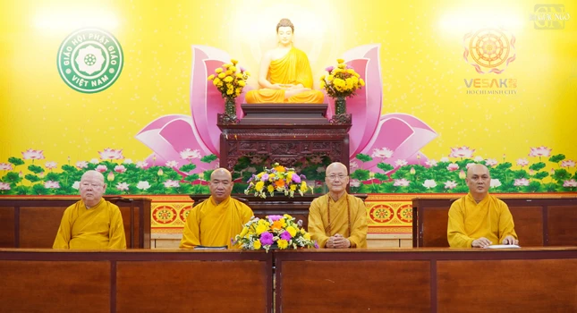 Chư tôn đức chứng minh