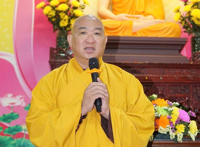 Thượng tọa Thích Phước Nguyên sách tấn các Phật tử - Ảnh: Chú Tài