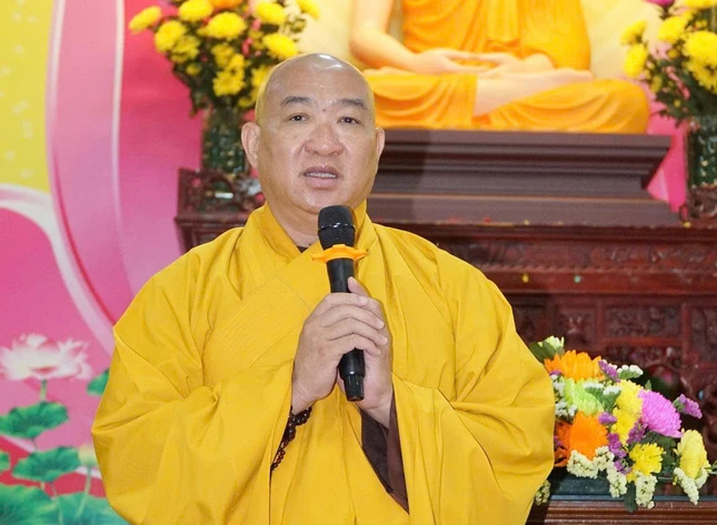 Thượng tọa Thích Phước Nguyên sách tấn các Phật tử - Ảnh: Chú Tài