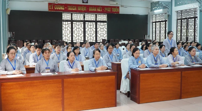 Lớp Bồ-tát giới được tổ chức vào tối thứ Năm hàng tuần trong suốt hai năm, với gần 100 buổi học