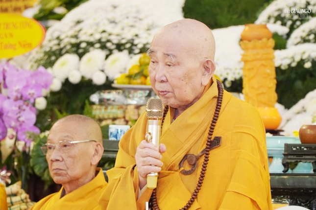 Trưởng lão Hòa thượng Thích Như Tín, Ủy viên Thường trực Hội đồng Chứng minh, Chứng minh Ban Trị sự GHPGVN TP.HCM đạo từ chứng minh