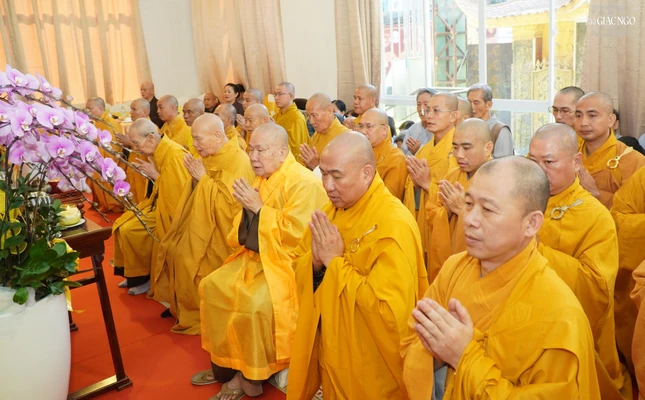 Trang nghiêm khóa lễ