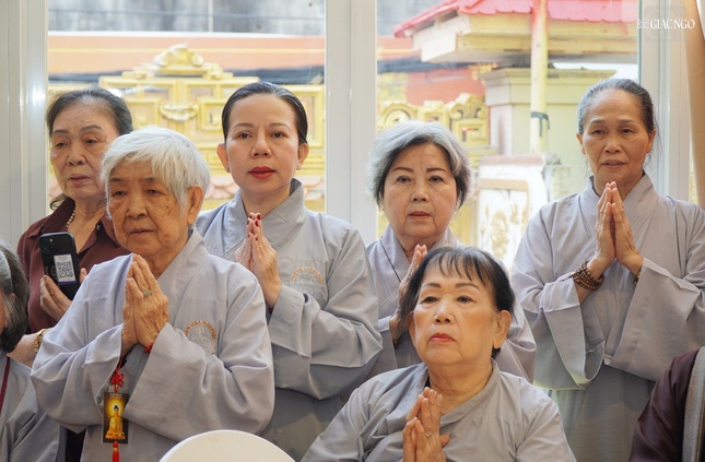 Phật tử về chùa Minh Đạo thành kính tưởng niệm Trưởng lão Hòa thượng Thích Thiện Từ