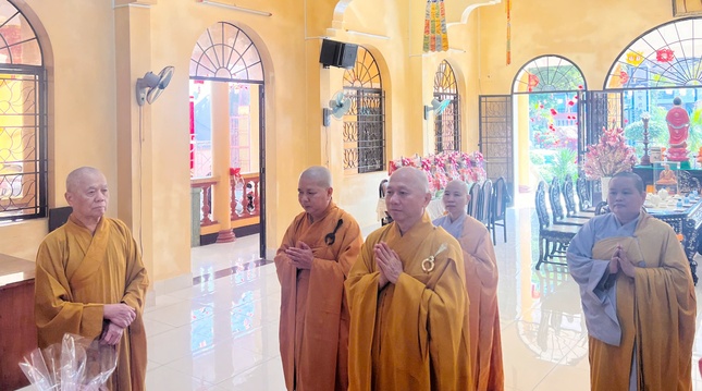 Đoàn khánh tuế Hòa thượng Thích Nhật Lang tại chùa Pháp Bảo