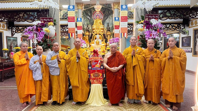 Khánh tuế và chúc mừng năm mới đến Hòa thượng Thích Thiện Tâm