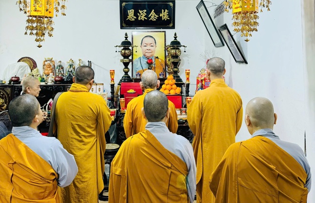 Đoàn thăm chúc Tết tại chùa Vĩnh Quang