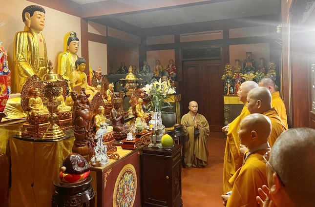 Thăm, chúc mừng năm mới tại chùa Trường Thọ