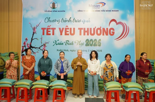 Chùa Vĩnh Nghiêm (TP.HCM) phối hợp cùng chính quyền địa phương và Công ty Cổ phần hàng tiêu dùng Masan tổ chức chương trình trao quà Tết