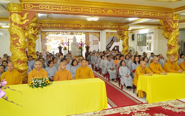 Chư Tăng và Phật tử tham dự Chư Tăng và Phật tử tham dự