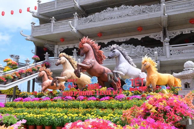 Linh vật được chế tác hoàn toàn bằng chất liệu xốp